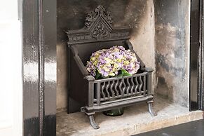 JOIVY Bright and Spacious 4-bedroom Apart in Stockbridge