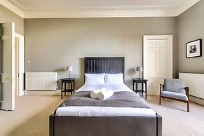 JOIVY Bright and Spacious 4-bedroom Apart in Stockbridge