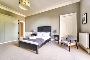 JOIVY Bright and Spacious 4-bedroom Apart in Stockbridge