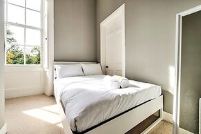 JOIVY Bright and Spacious 4-bedroom Apart in Stockbridge