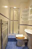 JOIVY Gorgeous Two Bedroom Apartment With Castle Views