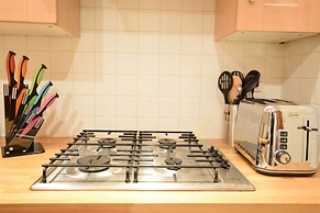 JOIVY Gorgeous Two Bedroom Apartment With Castle Views