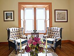 JOIVY Gorgeous Two Bedroom Apartment With Castle Views