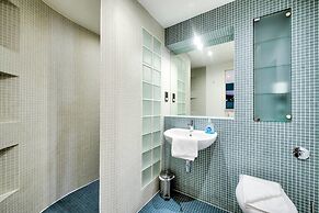 JOIVY New Town 3bed/2bath Apt With Free Parking & Lift!