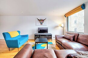 JOIVY New Town 3bed/2bath Apt With Free Parking & Lift!