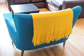 JOIVY New Town 3bed/2bath Apt With Free Parking & Lift!