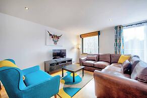 JOIVY New Town 3bed/2bath Apt With Free Parking & Lift!