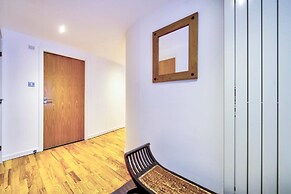 JOIVY New Town 3bed/2bath Apt With Free Parking & Lift!