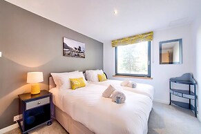 JOIVY New Town 3bed/2bath Apt With Free Parking & Lift!