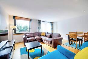 JOIVY New Town 3bed/2bath Apt With Free Parking & Lift!