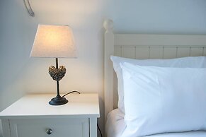 JOIVY New Town 3bed/2bath Apt With Free Parking & Lift!