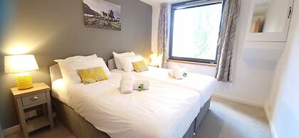 JOIVY New Town 3bed/2bath Apt With Free Parking & Lift!