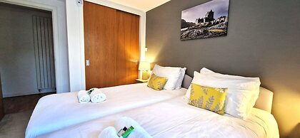 JOIVY New Town 3bed/2bath Apt With Free Parking & Lift!