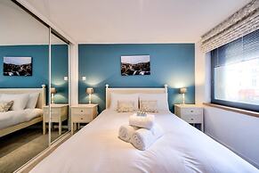 JOIVY New Town 3bed/2bath Apt With Free Parking & Lift!