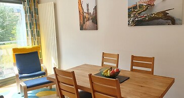 JOIVY New Town 3bed/2bath Apt With Free Parking & Lift!