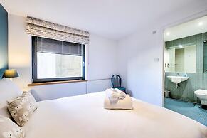 JOIVY New Town 3bed/2bath Apt With Free Parking & Lift!