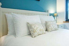 JOIVY New Town 3bed/2bath Apt With Free Parking & Lift!