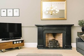 JOIVY Palmerston Place Residence: Luxury City Centre Apt With Private 