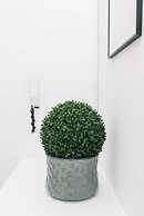 JOIVY Palmerston Place Residence: Luxury City Centre Apt With Private 