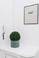 JOIVY Palmerston Place Residence: Luxury City Centre Apt With Private 