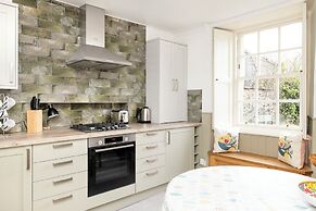Beautiful apartment, private garden, Calton Hill
