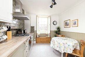 Beautiful apartment, private garden, Calton Hill