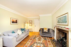 Beautiful apartment, private garden, Calton Hill