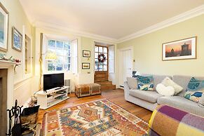 Beautiful apartment, private garden, Calton Hill