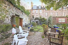 Beautiful apartment, private garden, Calton Hill