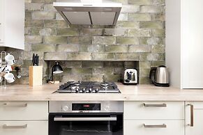 Beautiful apartment, private garden, Calton Hill