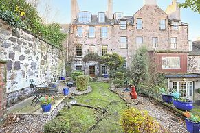 Beautiful apartment, private garden, Calton Hill