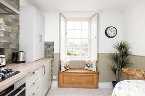 Beautiful apartment, private garden, Calton Hill