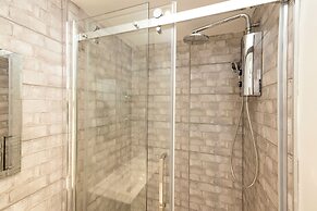 Beautiful apartment, private garden, Calton Hill