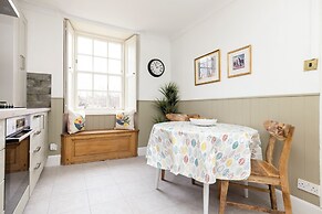 Beautiful apartment, private garden, Calton Hill