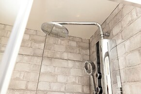 Beautiful apartment, private garden, Calton Hill