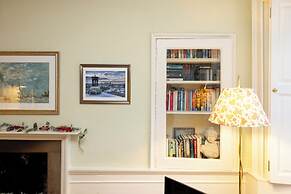 Beautiful apartment, private garden, Calton Hill