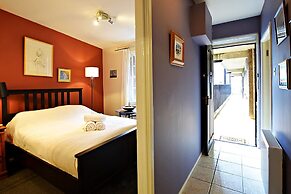 JOIVY Bohemian Writers Retreat in Heart of The Old Town