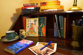 JOIVY Bohemian Writers Retreat in Heart of The Old Town