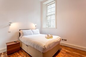 JOIVY Location, Location! North Bank Street Luxury Apt