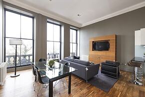 JOIVY Location, Location! North Bank Street Luxury Apt
