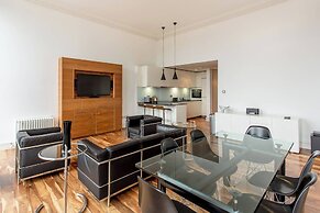 JOIVY Location, Location! North Bank Street Luxury Apt