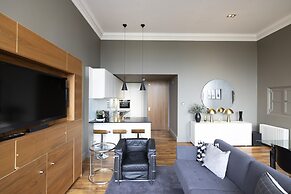 JOIVY Location, Location! North Bank Street Luxury Apt