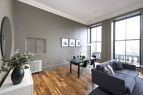 JOIVY Location, Location! North Bank Street Luxury Apt