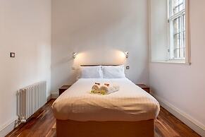 JOIVY Location, Location! North Bank Street Luxury Apt