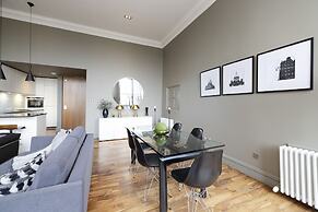 JOIVY Location, Location! North Bank Street Luxury Apt