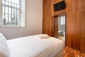 JOIVY Location, Location! North Bank Street Luxury Apt