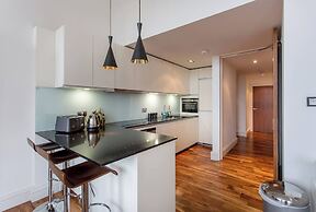 JOIVY Location, Location! North Bank Street Luxury Apt