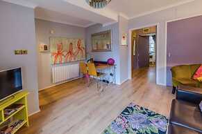 JOIVY Stylish Castle View Apartment