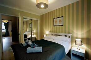 JOIVY Stylish Castle View Apartment