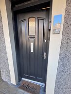JOIVY Stylish Castle View Apartment